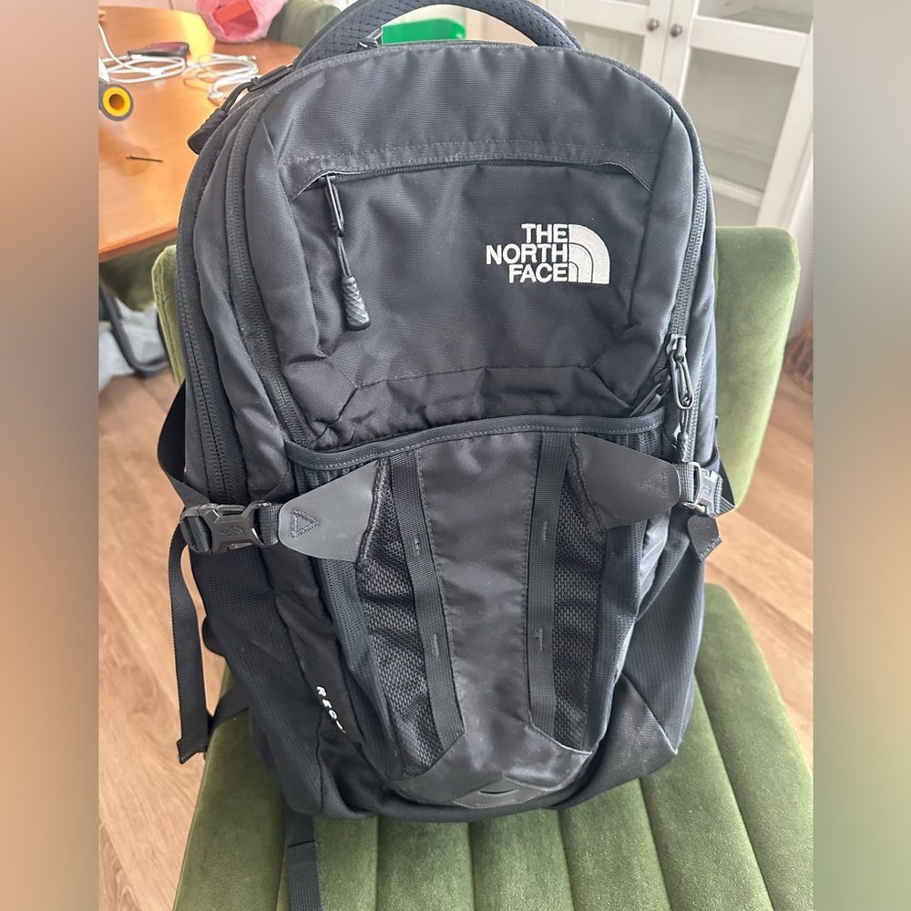 North face recon backpack with laptop protection